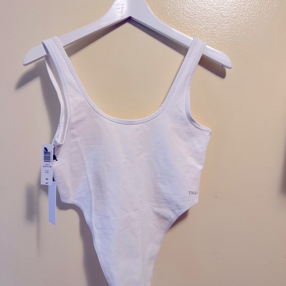 Aritzia Hold It Lynx White Bodysuit - Picture 2 of 6